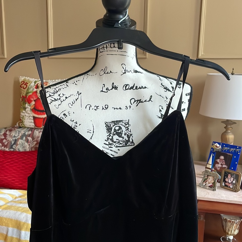 Forever 21+ Black Velvet Mini Dress - Picture 4 of 6